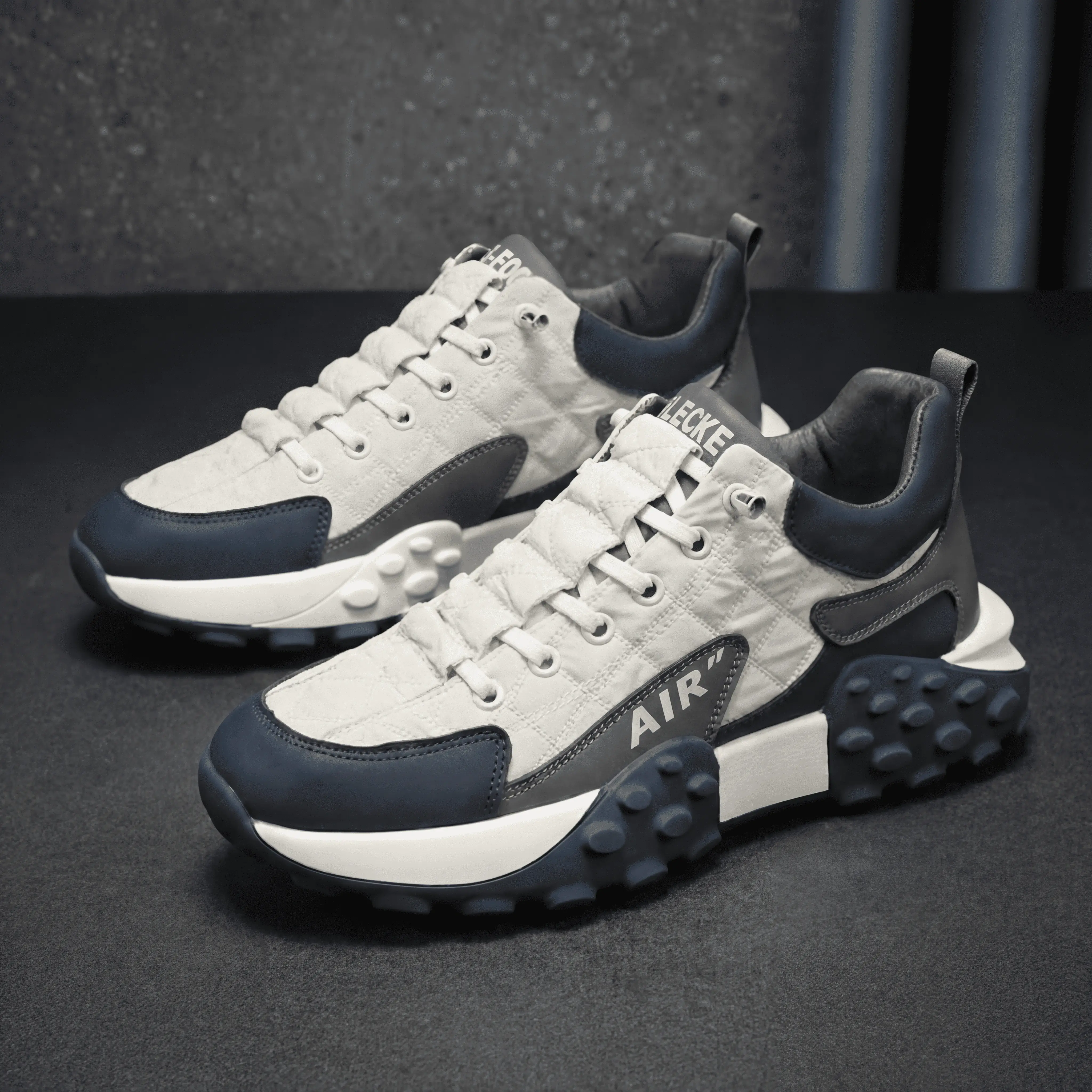 Bequeme und strapazierfähige Sneaker – Air Cross