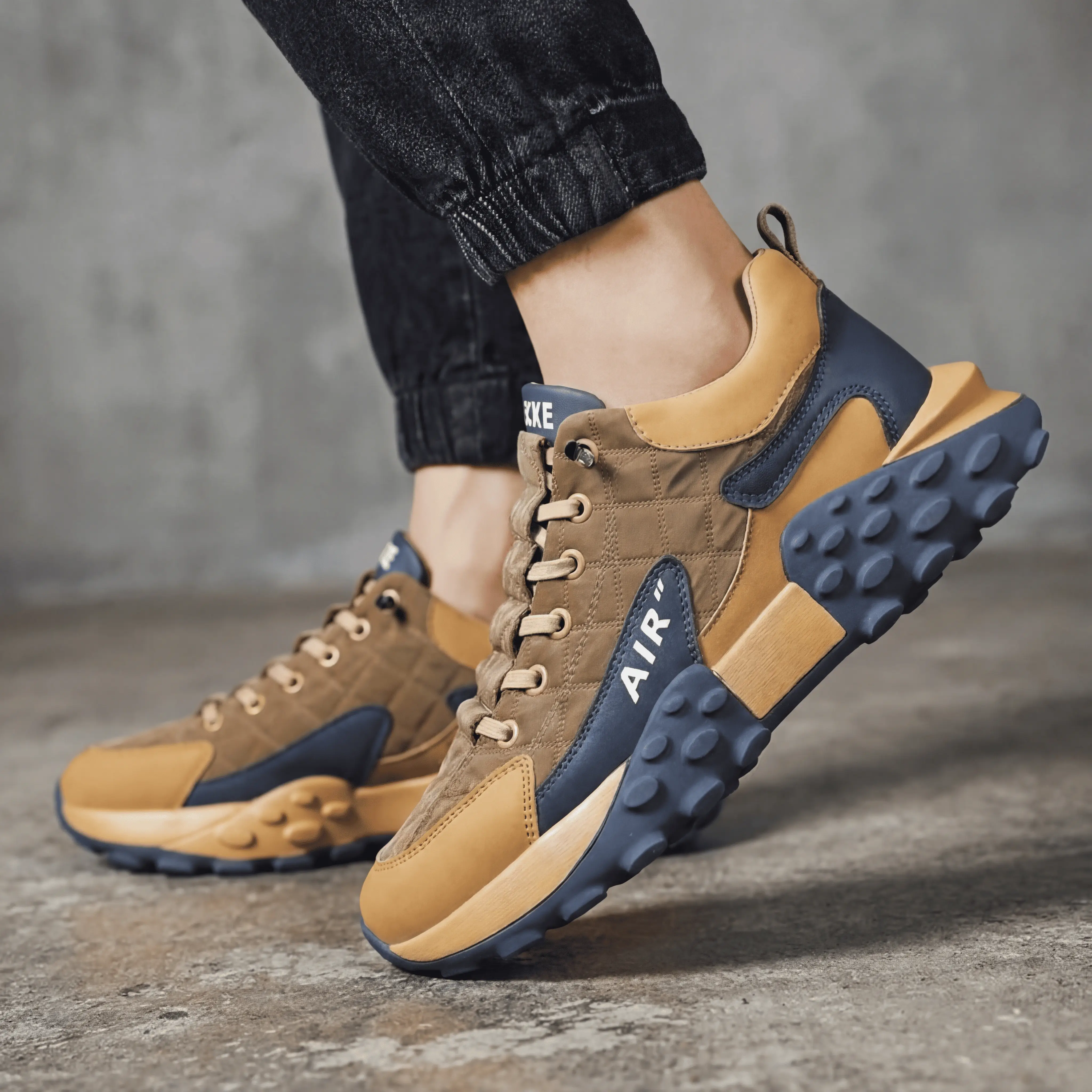 Bequeme und strapazierfähige Sneaker – Air Cross - Image 3