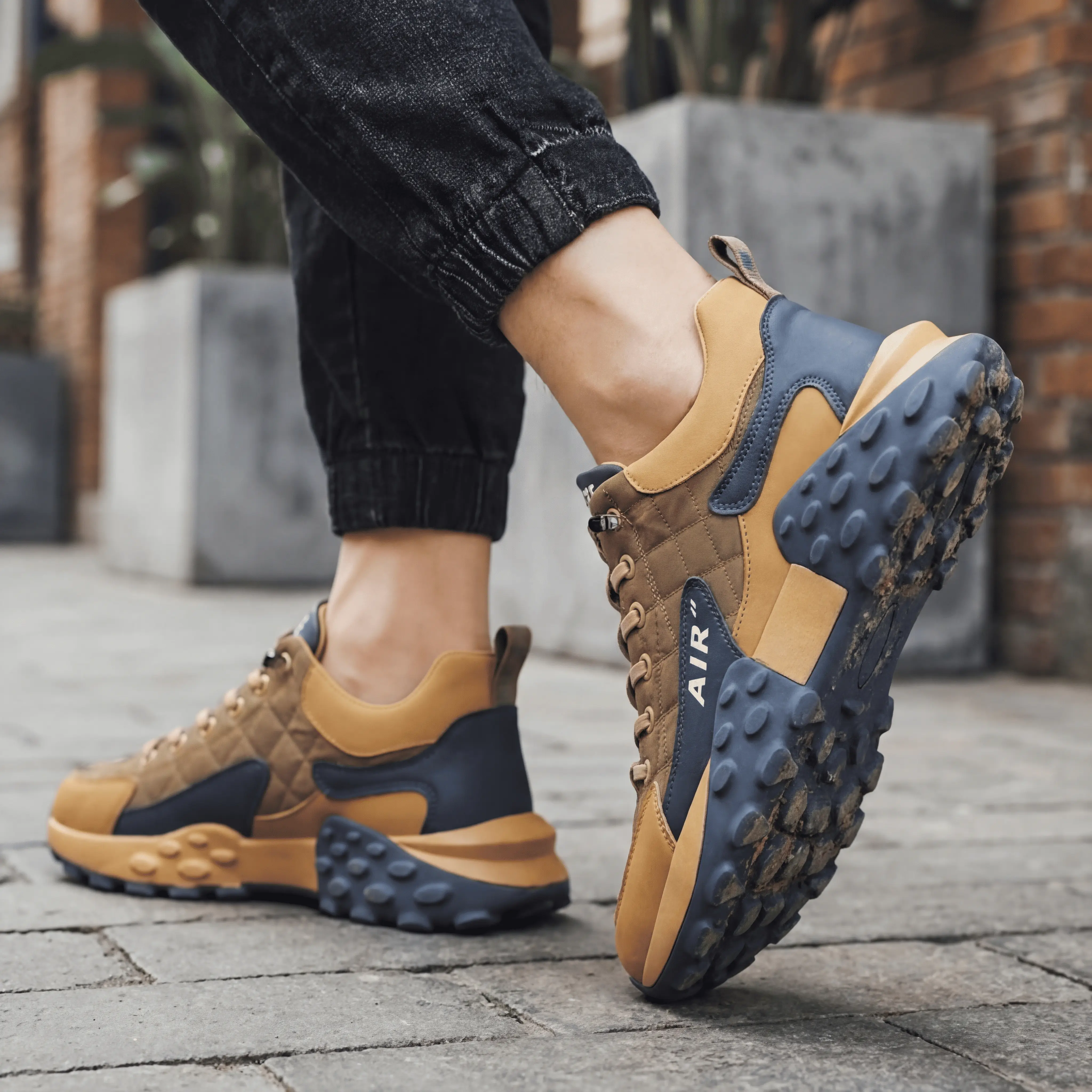 Bequeme und strapazierfähige Sneaker – Air Cross - Image 4